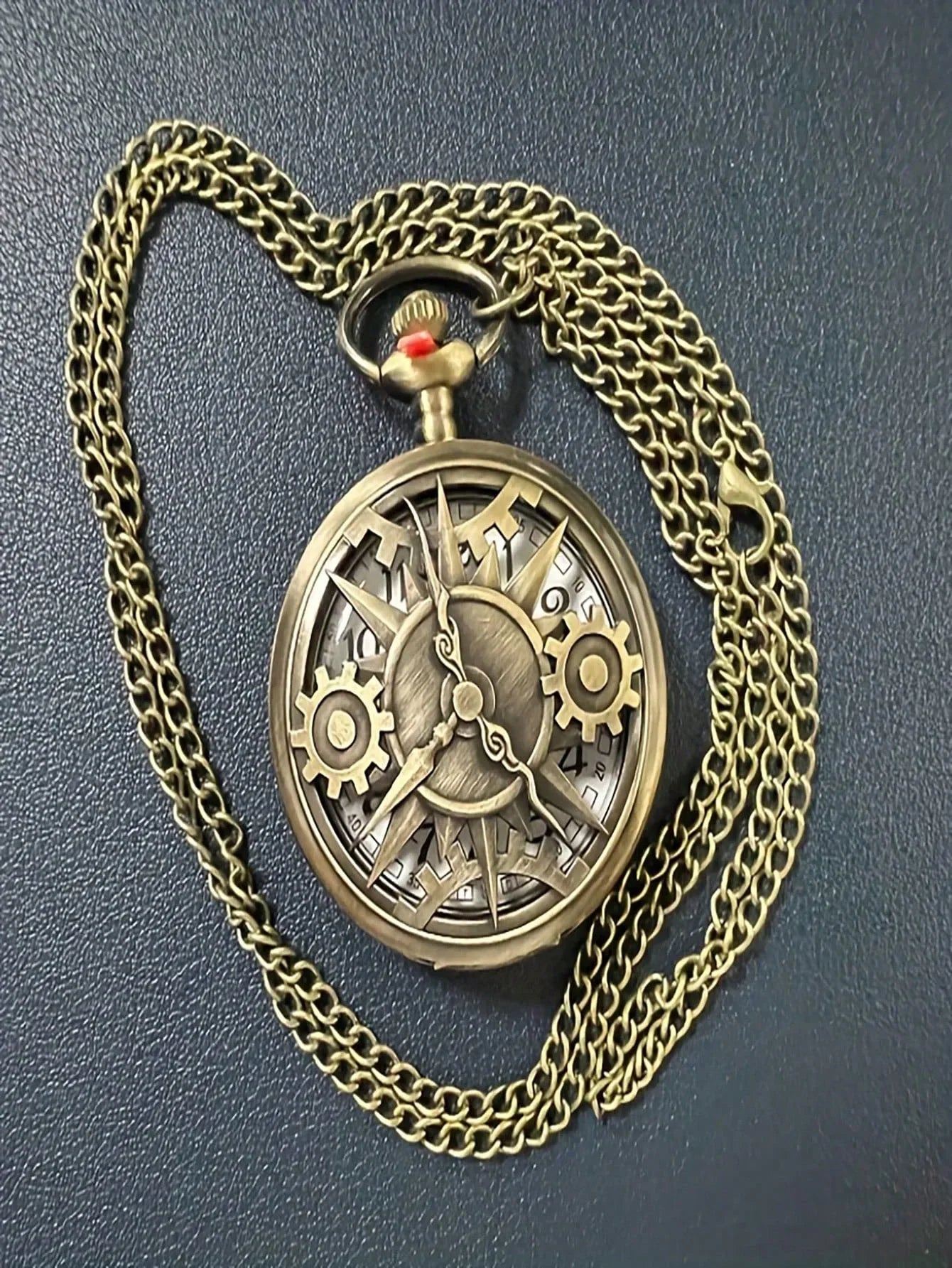 Vintage Pocket Watch: A gift that will help them make a lasting impression