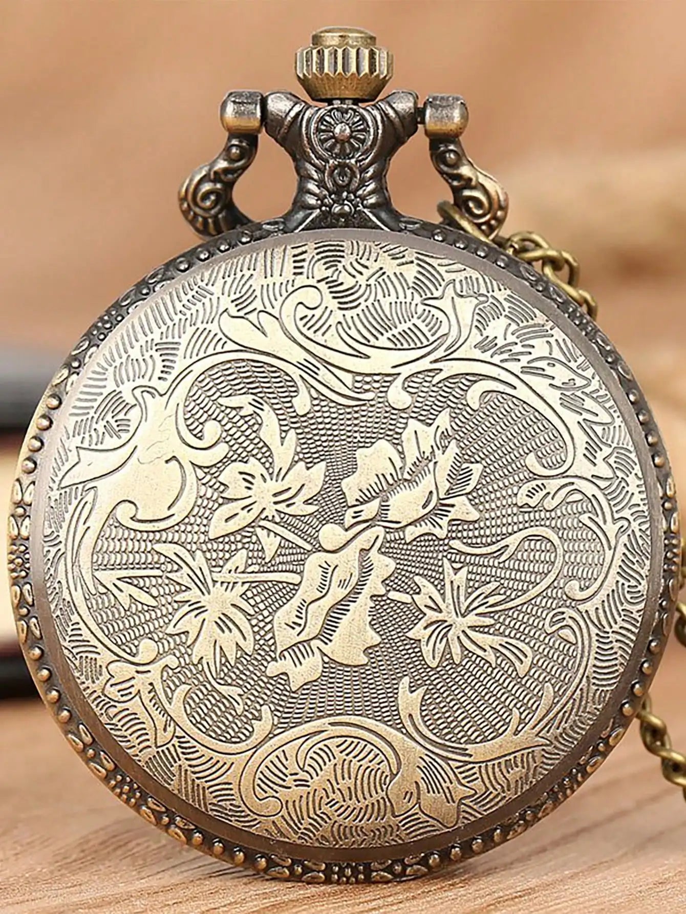 Vintage Pocket Watch: A unique and thoughtful gift that's sure to be cherished